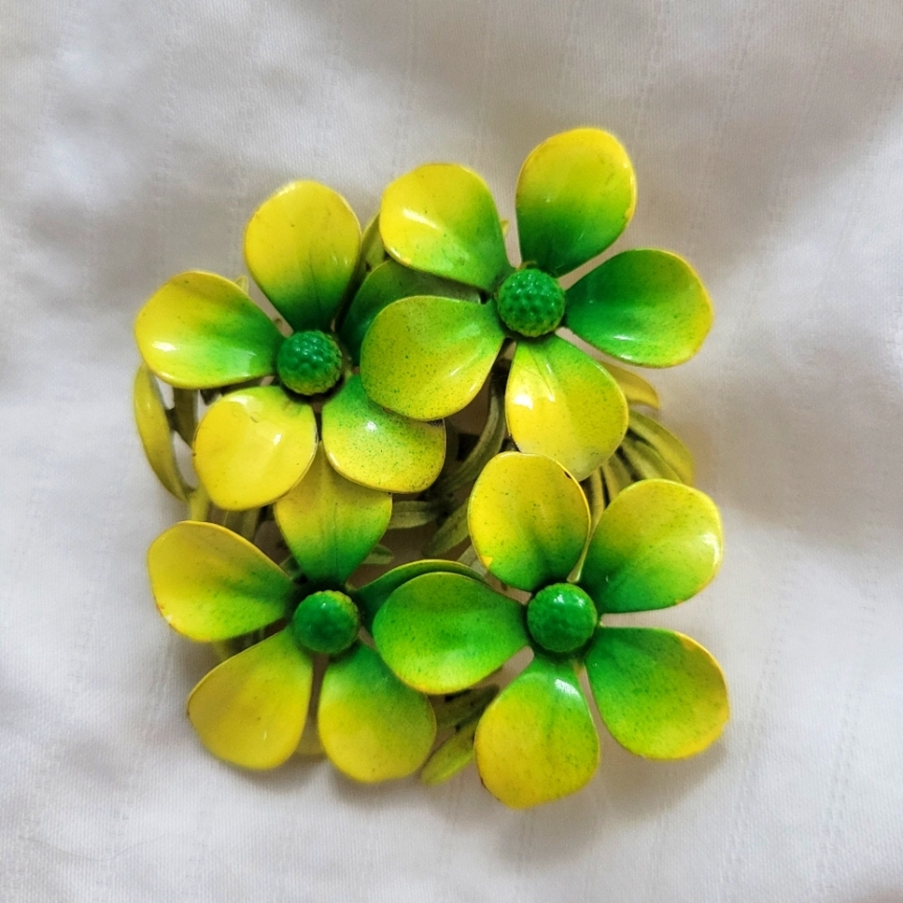 Vintage Mod 1960s Green and Yellow Painted Brooch Pin
